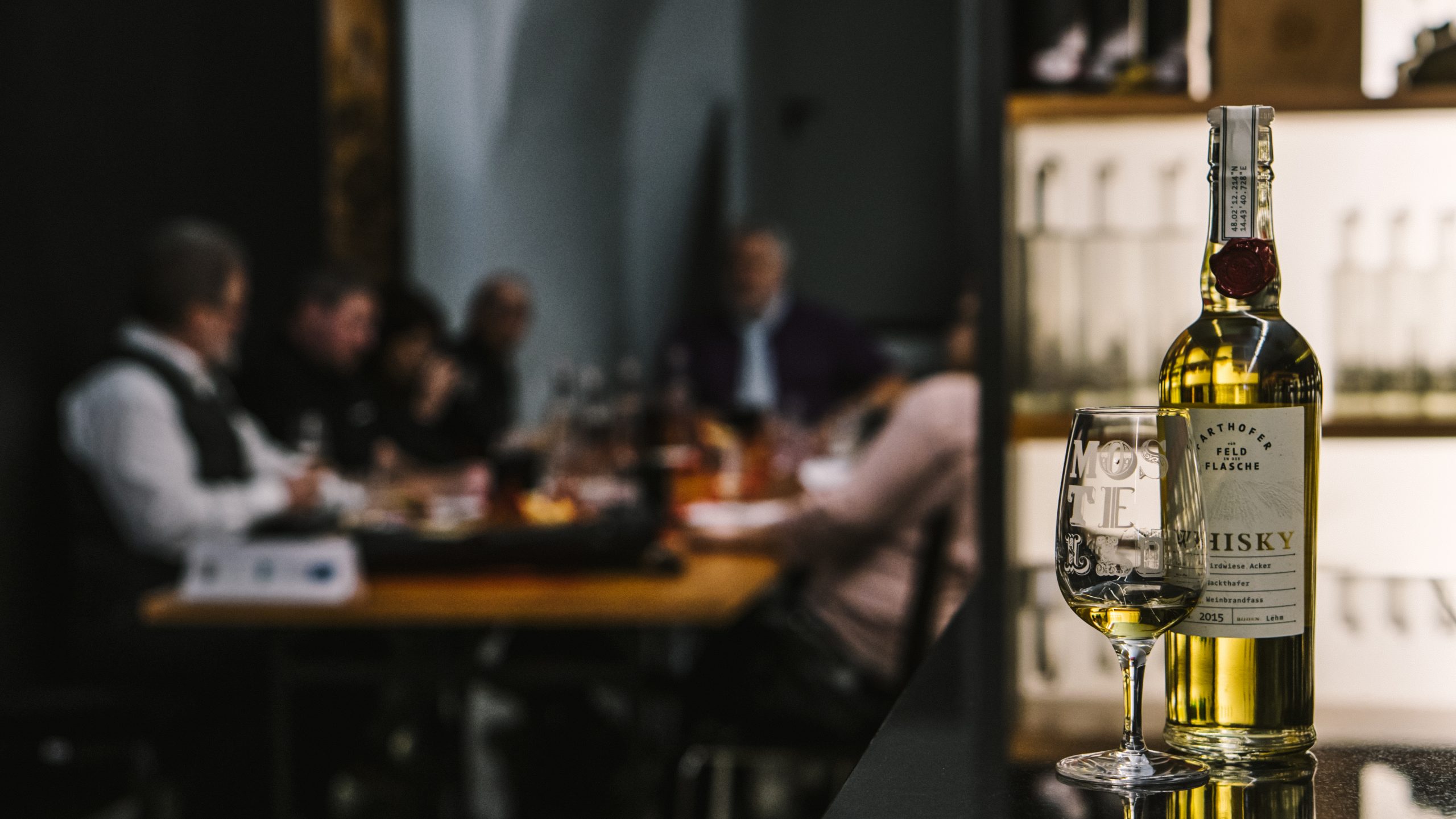Whiskyprofis kosten die Roh-Destillate en primeur
