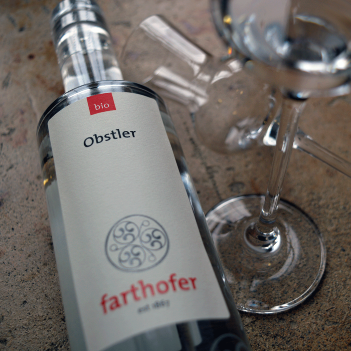 Bio Obstler (700 ml) mit Glaeser - Destillerie Farthofer