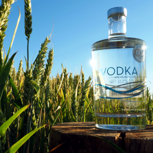 Bio Wodka im Feld, O•Vodka, Organic Premium Vodka, Bio Edelbrand