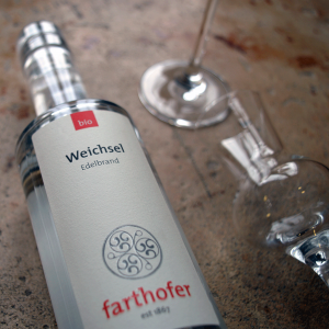 Bio Weichselbrand mit Glas (700 ml) - Destillerie Farthofer